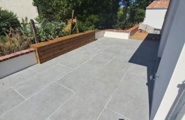 Feet in the water, 100 m from the city center - Photo 21