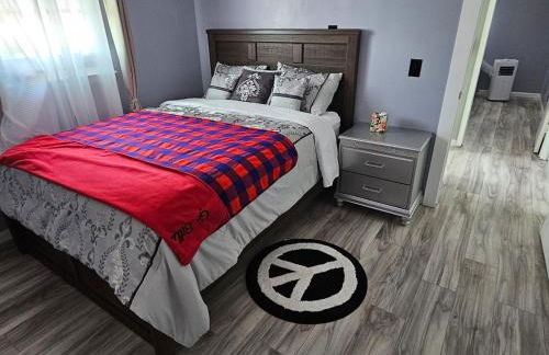 Cozy Roomy family sized apartment on major bus route close to all - Foto 19