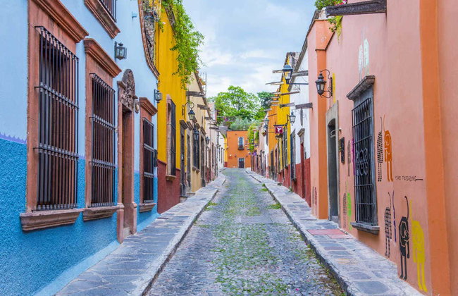 Day Trip to San Miguel de Allende + Hot Springs - Photo 2