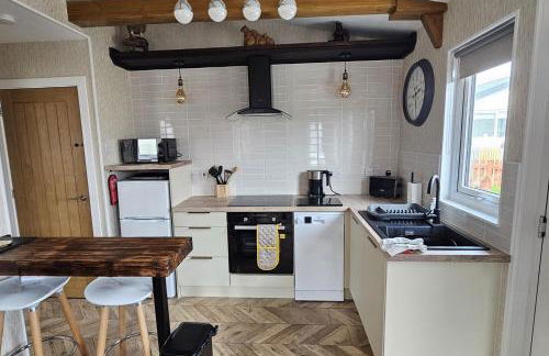 1 Bed Cabin - Sleeps 2 - Pets - 2 Min To Beach - Foto 9