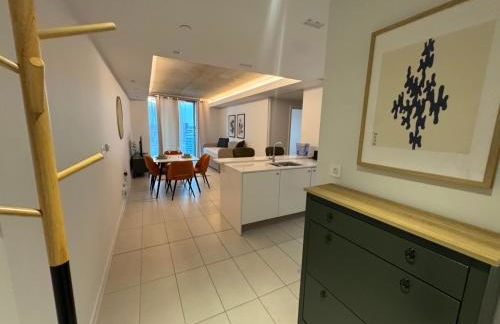 High Floor Modern 1BR Stunning Views Balcony AC Free Parking - Foto 5