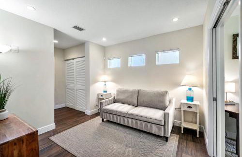 Across from Beach - Renovated Coastal Home, Gourmet Kitchen & Jetted Tub - by Maven Vacation Rentals - Foto 21