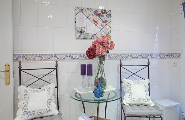 Charming Apartment With Pool - Photo 23