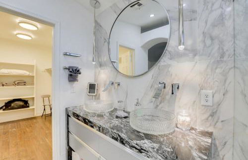 7 Mi to State Farm Stadium Family Home with Pool - Foto 17