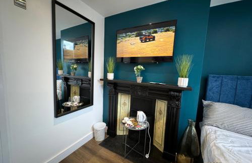 Southgate Luxury Apartments-Jaquzzi Bath-Private Parking- suitable for contractors - Foto 70