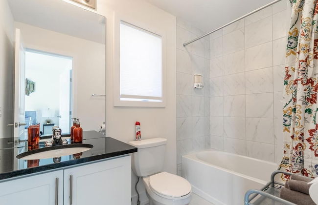 4BR 3BA Townhouse on Lake Ontario Free Parking Gym - Foto 44