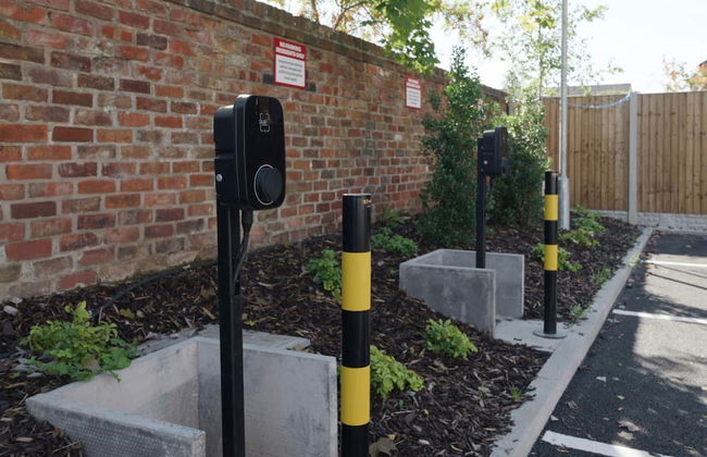Luxury Manchester Apartment - Yellow - Photo 15