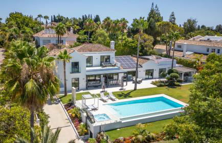 Stunning 6-Bedroom Villa in Guadalmina Baja - Foto 1