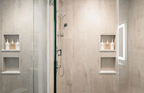 Luxurious Escape - Walk to Empower Field - Tesoro - Foto 19