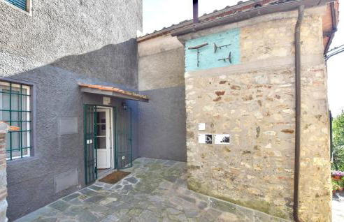 2 Bedroom Lovely Apartment In Gombitelli - Foto 10
