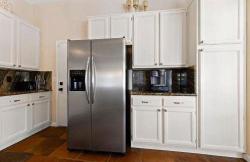 Ultimate Vacation: A Luxurious Oasis with a Pool! - Foto 16