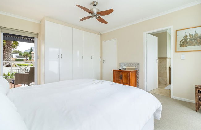 3 Bedroom Family Home - Houtbay - Photo 15