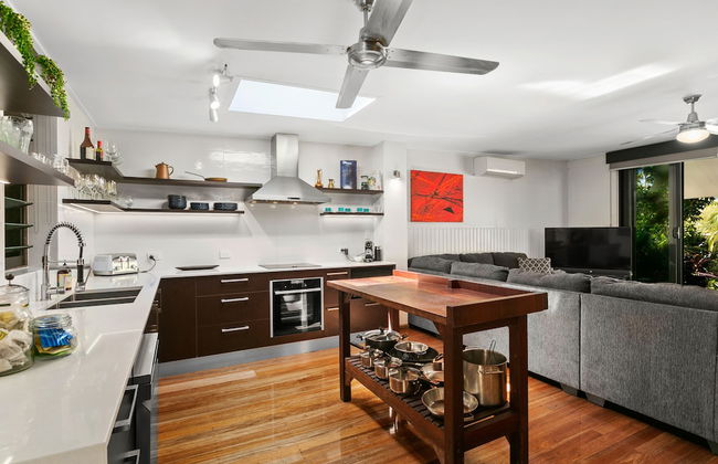 Tropical 3 Bedroom House, Pool plus 4th Bedroom Bungalow - Photo 8