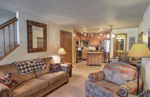 Red River Home with 2 Balconies - 1 Block to Main St - Foto 1