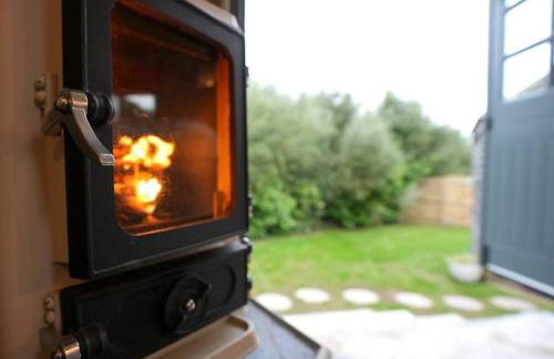 Romantic Retreat - Luxury Shepherds Hut + Hot Tub! - Foto 18