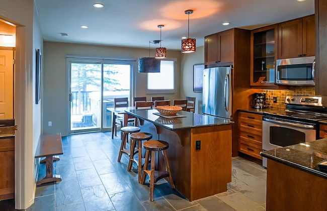 Thunder Ridge by Fernie Lodging CO - Photo 16