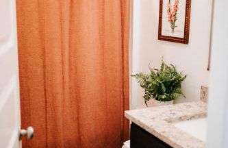 Bright Artist's Cottage-Mins to Downtown, Campus - Foto 13