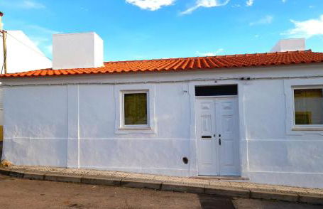 StoryHouse33 - Casa com histórias, pátio e jacuzzi - Foto 2