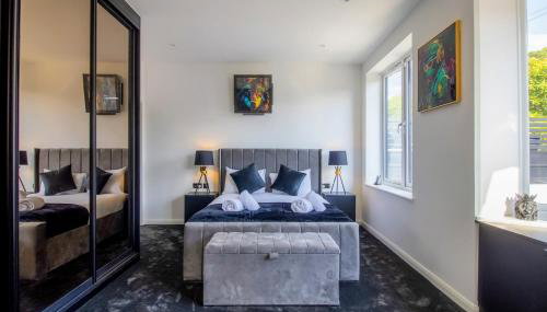 Luxury 4-Bedroom High-End Home, Includes Jacuzzi and Pool Table - Foto 5