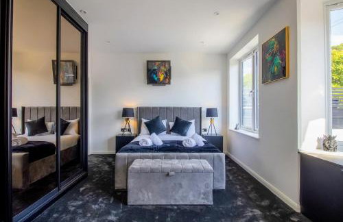 Luxury 4-Bedroom High-End Home, Includes Jacuzzi and Pool Table - Foto 5