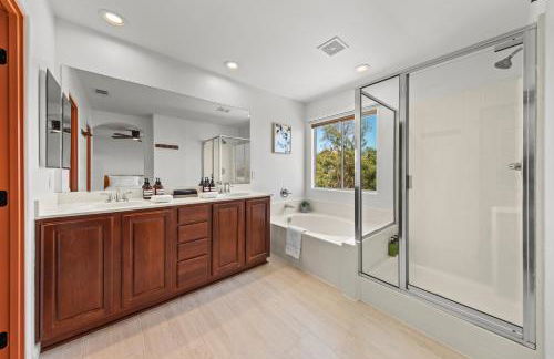 Spacious Private Home with Saltwater Pool & Hot Tub - Foto 23