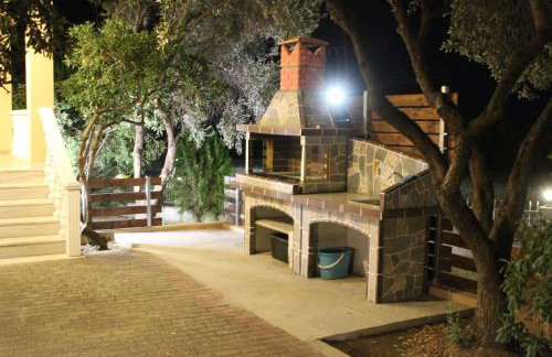 Village House - Photo 44