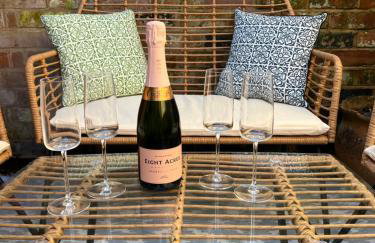 Luxurious renovated cottage with log burner - Photo 16