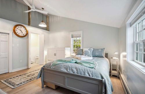 Beach Plum Cottage Steps to Beach Loft AC - Foto 21