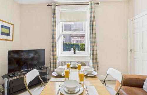 RestfullStays- 3 Bedroom, 4 Bed House FREE PARKING - Foto 9