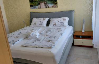 Ivana's Apartments with Amazing Pool Access - Foto 55
