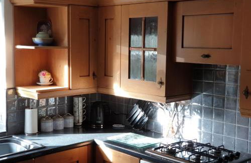 Cosy Pembrokeshire Home - Photo 7