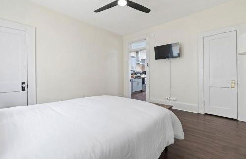 Modern Gem 2 Homes Rental Sleeps 10 - Foto 14