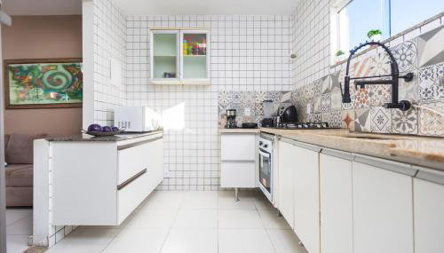 Casa de Praia com Piscina, 4 Suítes, area gourmet e garagem 3 carros, 800 mtrs da praia internet 700 mbps, condomínio privado com pista de skate , quadra de futevôlei , campos e quadras de futebol! - Photo 4, stove