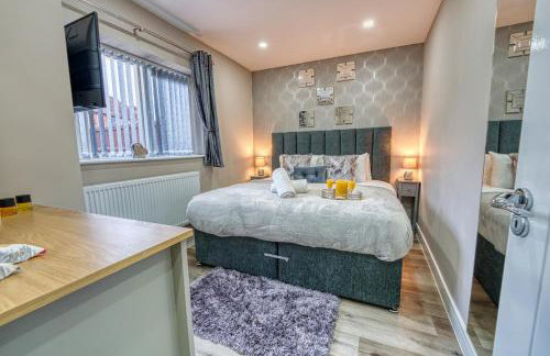 Stylish House - B'ham Airport and NEC, JLR Solihull, Business & Leisure Stays - Aspen House - Photo 16