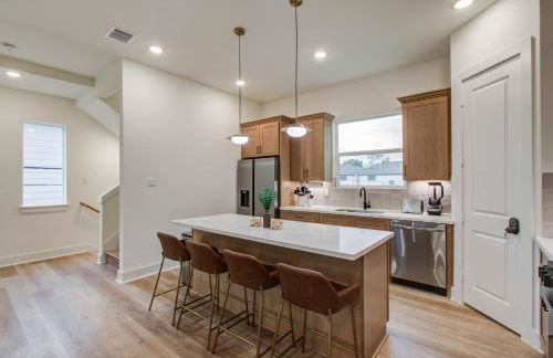 Chic & Central 3BD Townhouse Mins to DT & Midtown - Foto 11