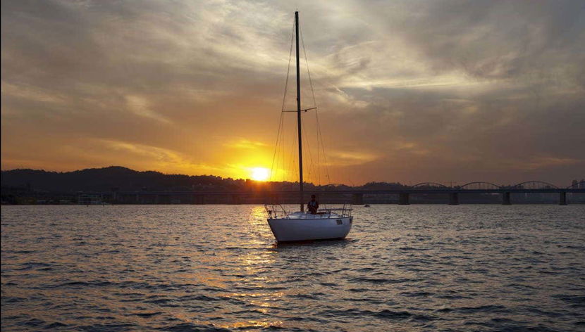 Vistas do iate ao entardecer