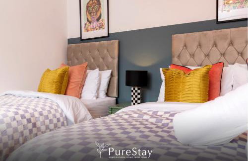 Stunning Bishop Auckland House with 5-bedrooms & 8 Beds Sleeps 12 with Free Parking by PureStay - Foto 27