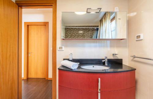 Charming Orange Apartment with Private Pool and Garden Oasis - Foto 28