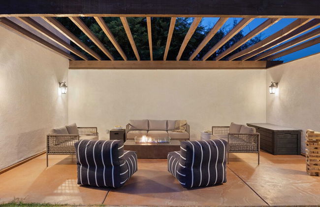 Starlight Estate by Avantstay 26 People! Architectual Mansion w/ Pool, Tennis Court, Game Room - Photo 28