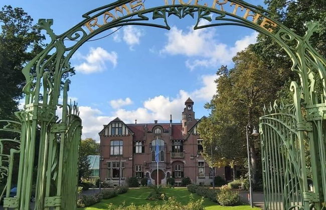 Group Home in Giethoorn With Waterside Terrace - Photo 32