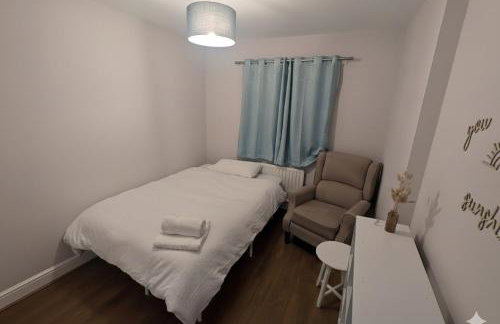 Spacious and Elegant Home with a Beautiful Garden - Foto 16