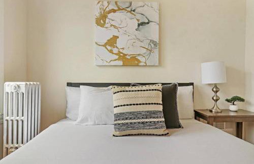 2BR Alluring Apartment with Laundry - Cullom D3 - Photo 8