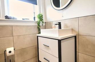 Modern 3 Bedroom Apartment - Photo 30