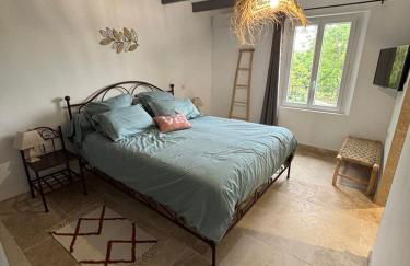 At Stéphanie and Damien's, Charming stone and pool - Foto 31