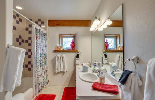 Montrose Family Home with Yard and Fruit Trees! - Foto 24