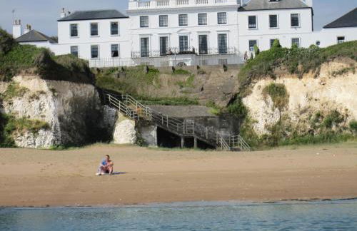 Broadstairs Beach Holiday Apartments, seafront stays opposite Kingsgate Bay with a parking space - Foto 2