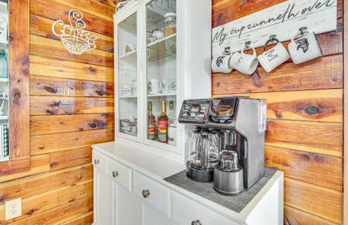 Expansive Mountain Home Rental with Yard and Fire Pit! - Foto 10