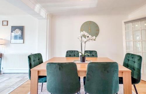 Raygill LT 4 Bedroom House By Furnished Accommodation - Private Parking - Perfect For Families & Contractors - Foto 10