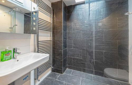 Character Townhouse in Town Centre & Superb Views - Foto 17