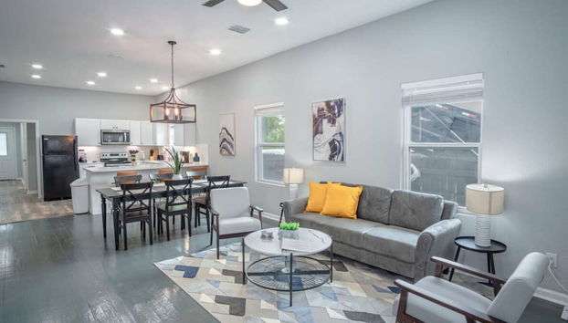 Captivating 4BR 2BA Home Near Awesome Downtown - Foto 5, Habitación